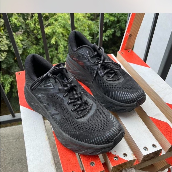 On clouds & Hoka size 10. - Picture 4 of 10